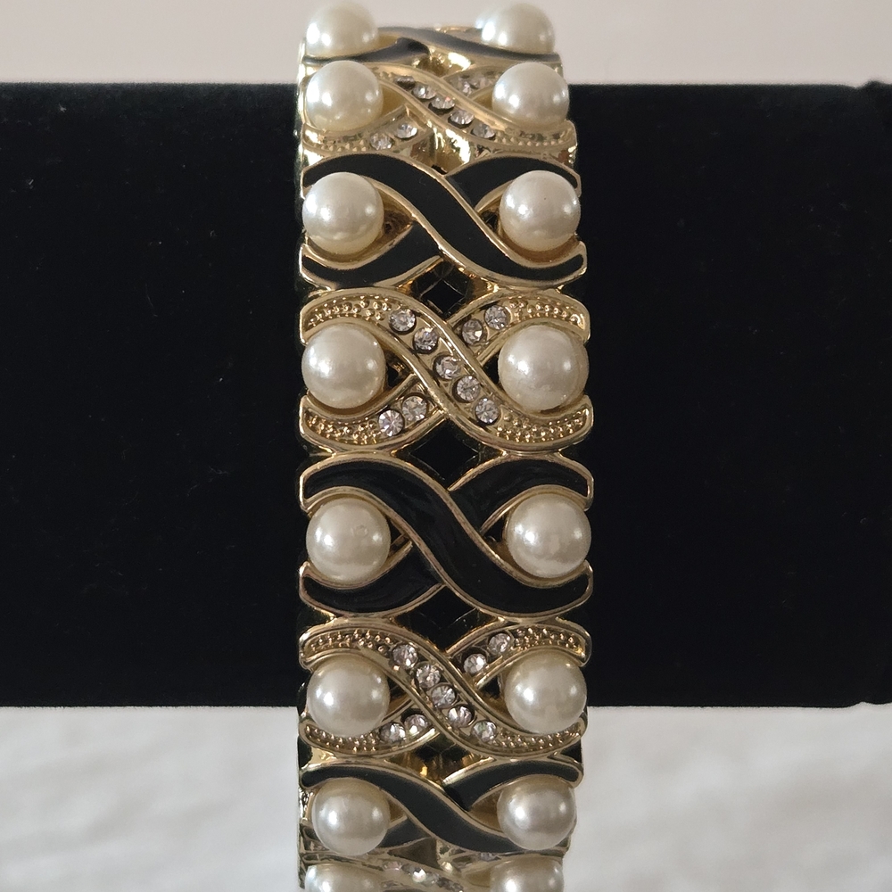 Elegant Gold and Black Faux Pearl Cuff Bracelet